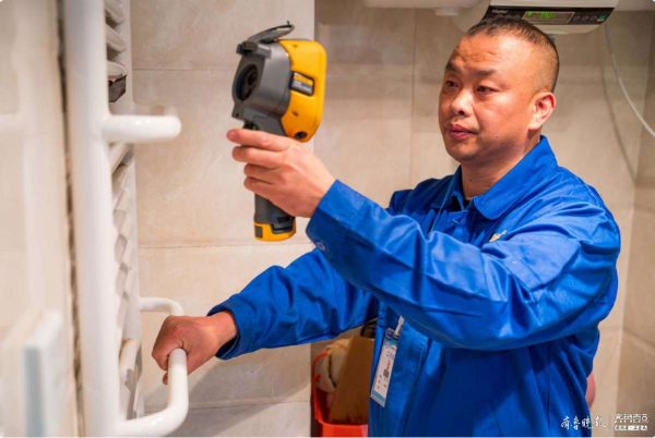 一天處理30多個(gè)供熱問題，他們有時(shí)一上午出不了一個(gè)樓棟